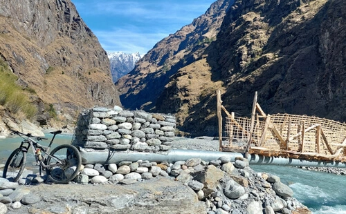 Mountain Bike on the way to the Upper Mustang